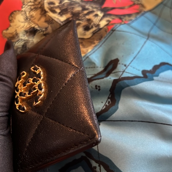 Chanel 19 Card Holder - Picture 5 of 8